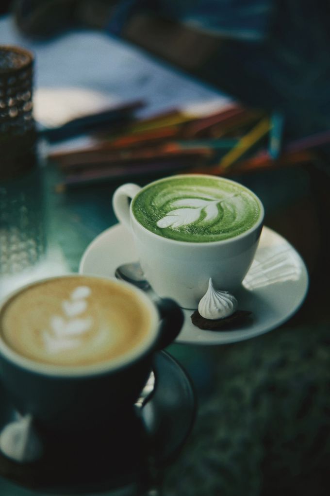 Matcha latte and cappuccino with latte art